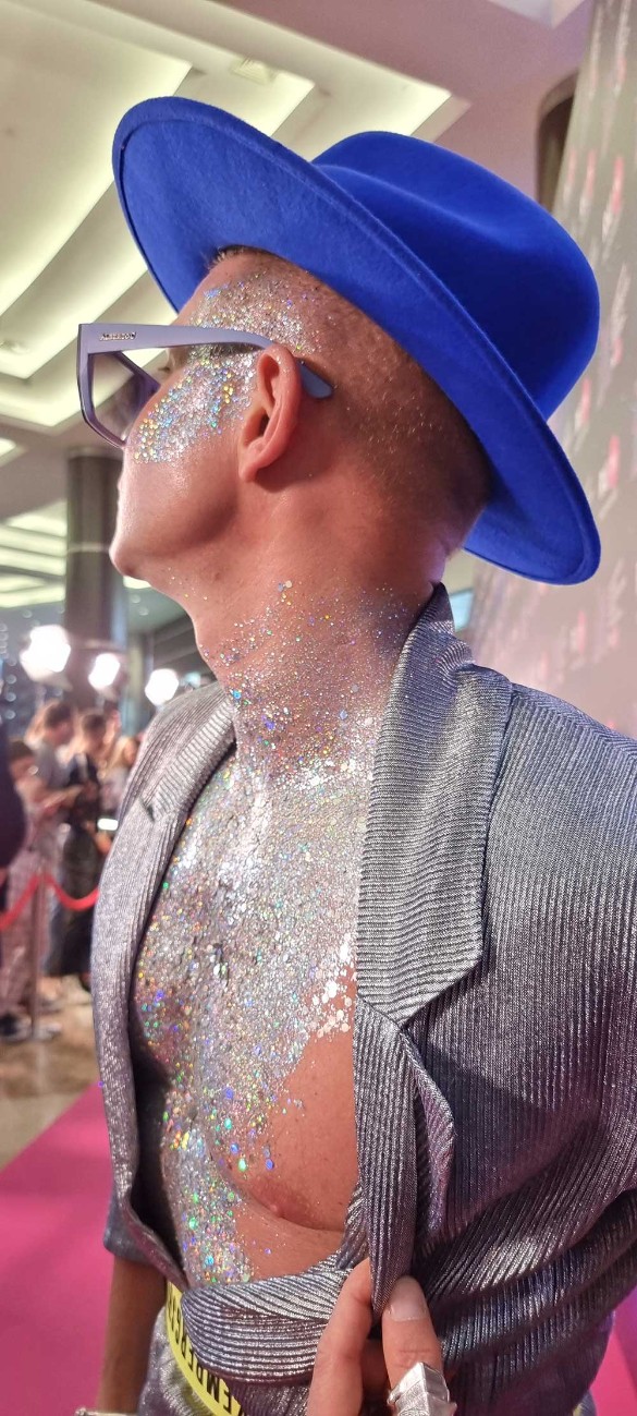 Митя Фомин хорош со всех сторон! Фото: Дни.ру/ Феликс Грозданов