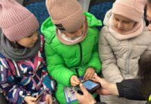 Мостранс и Максим Ликсутов подарили школьникам яркие карты «Тройка» mostrans i maksim liksutov podarili shkolnikam yarkie karty trojka-ekaterinburgu-ru-174499525500-0