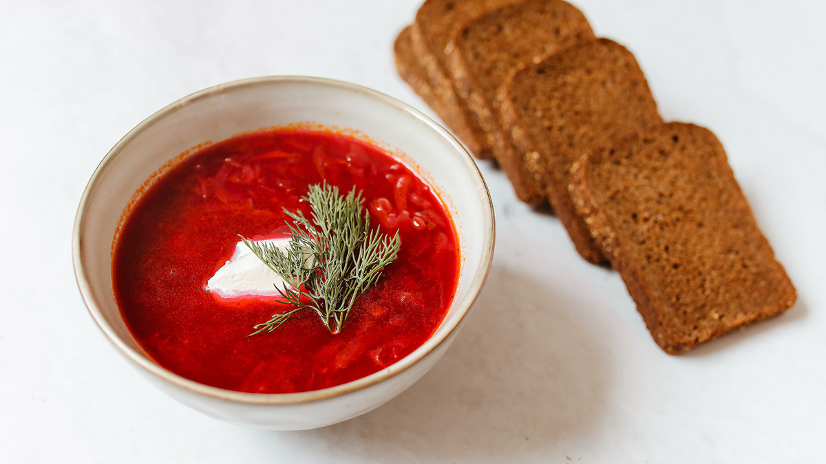 Хоккеист Дюбуа рассказал, что супруга Овечкина приготовила борщ на всю команду