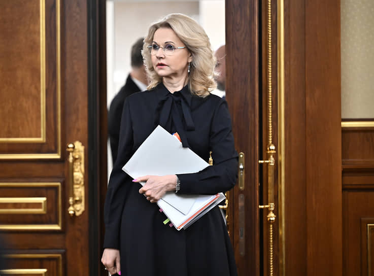 Правительство готово передать регионам свои наработки по новой системе оплаты труда бюджетников (на фото — вице-премьер Татьяна Голикова)