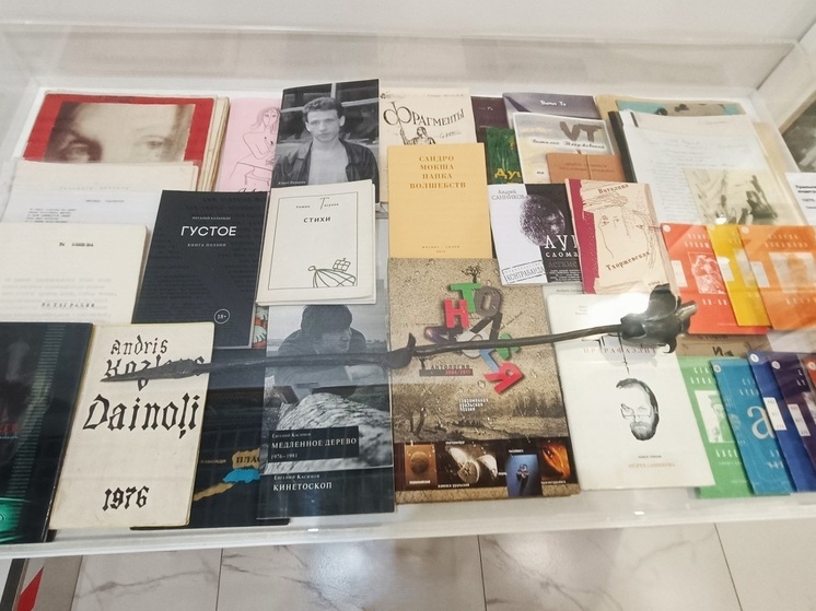 Роман Абрамович посетил премьеру спектакля о Борисе Рыжем в Екатеринбурге