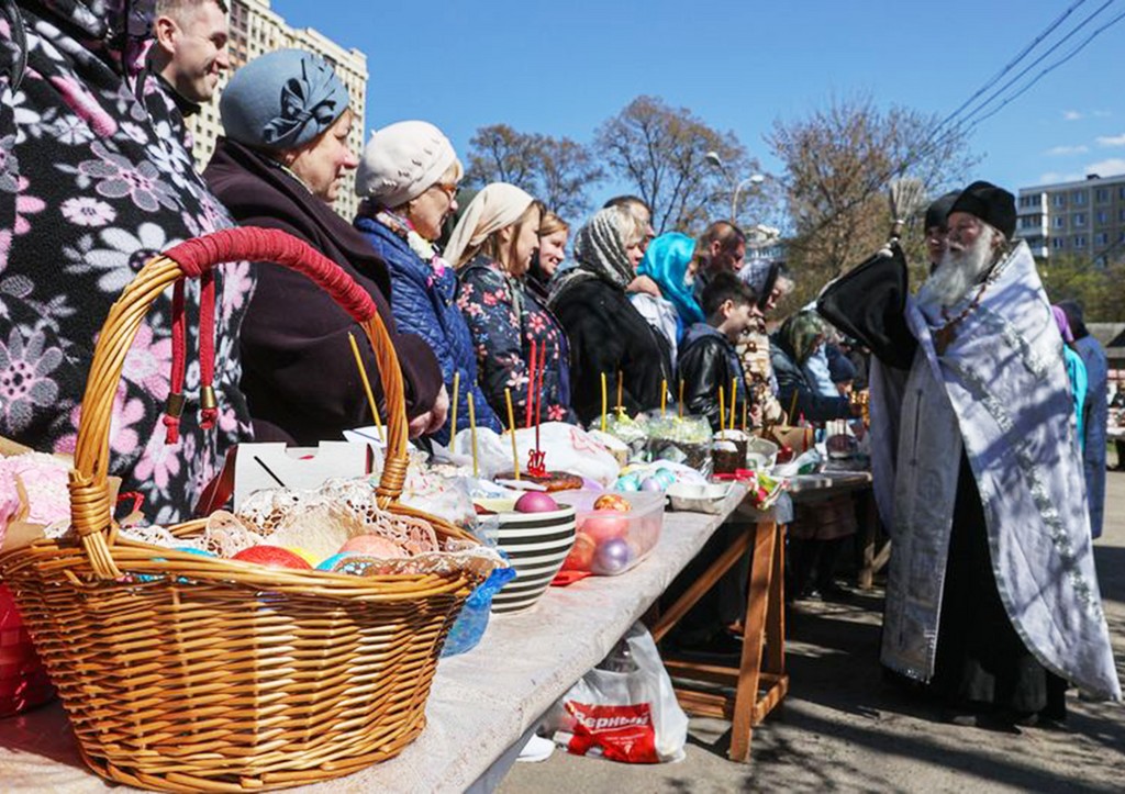 В РПЦ объяснили, почему так важно освящать куличи в храмах