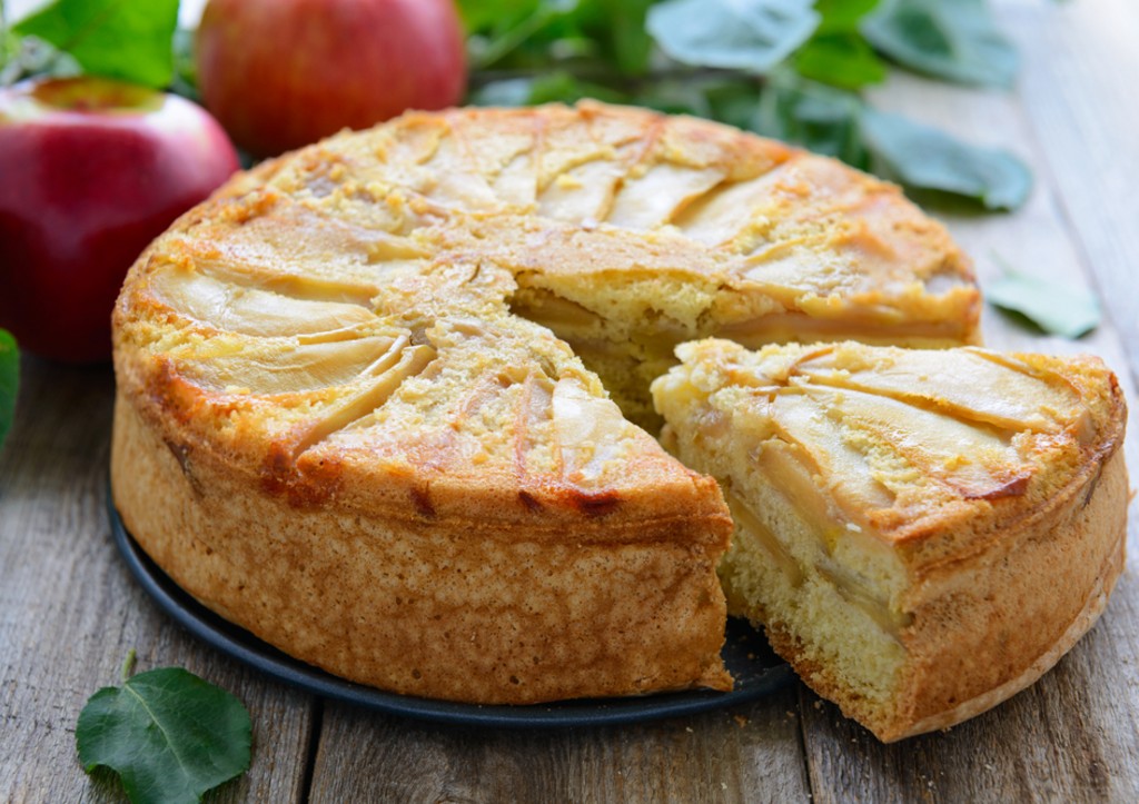 Готовится просто, а на вкус — вау! Чудо-шарлотка с тыквой и яблоками