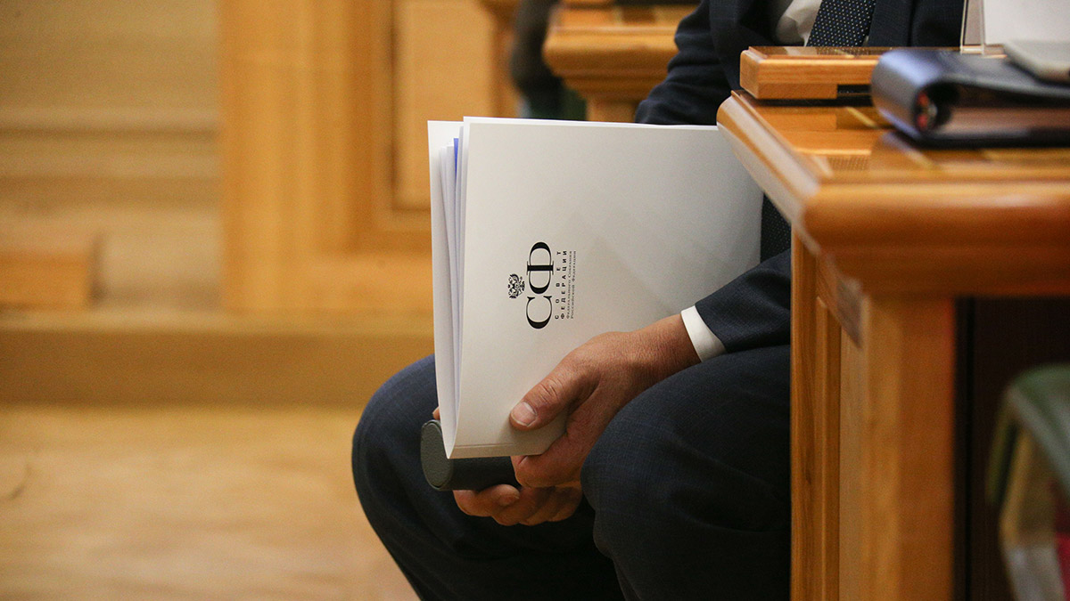 Совфед принял ряд законов о контроле за деятельностью иноагентов