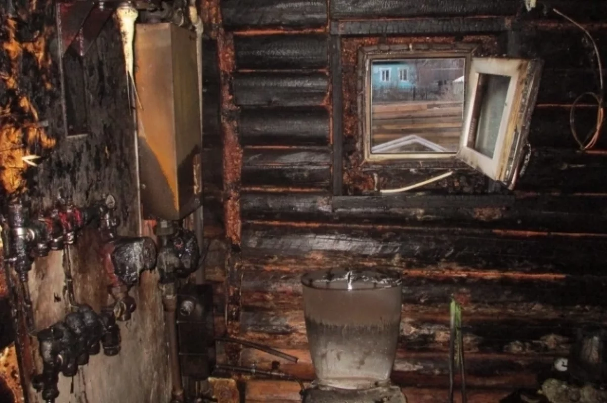 СУ СКР по Свердловской области выясняет причины пожара в Ревде-0