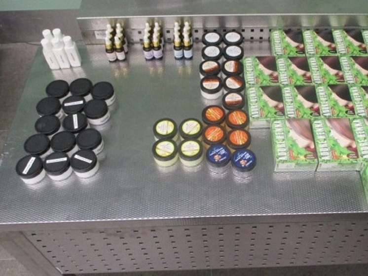 Таможенники изъяли у екатеринурженки пробники индийской косметики