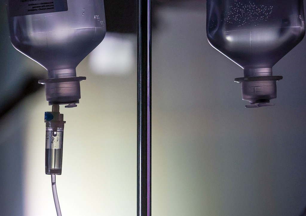 Трехлетняя девочка попала в реанимацию, выпив неизвестную жидкость