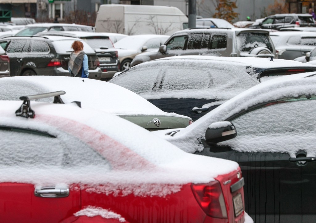 Снегопад в одном городе привел к пробкам с ДТП и двойным тарифам на такси