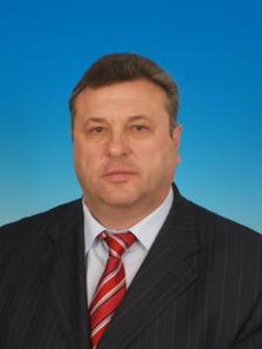 Таранин призвал молодые семьи не гоняться за «Дубаем», а рожать. Для холостяков вести налог 20 процентов от зарплаты