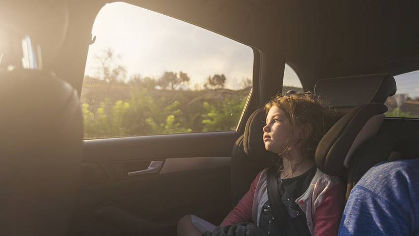 Травматолог Григорьев рассказал, как защитить ребёнка при поездке в машине