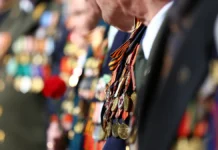 artem aleksandrov i veterany predstavili novye podarki k 80letiyu pobedy-ekaterinburgu-ru-174704366400-0