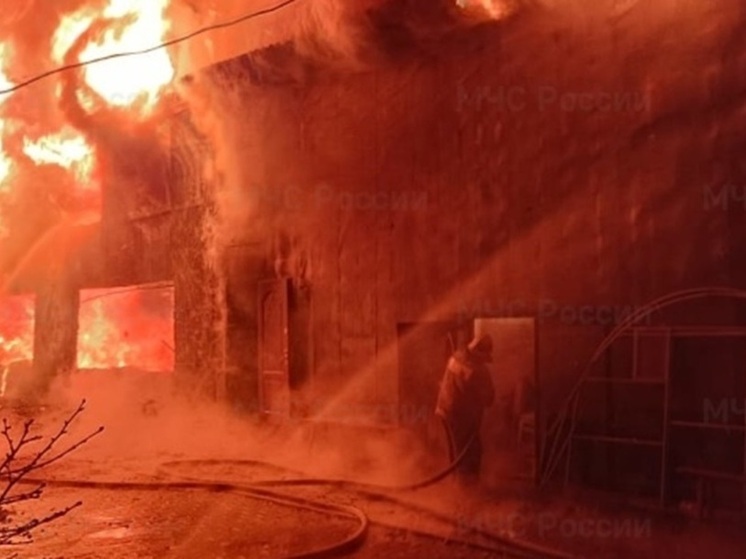 Человек погиб при пожаре на территории храма в Свердловской области