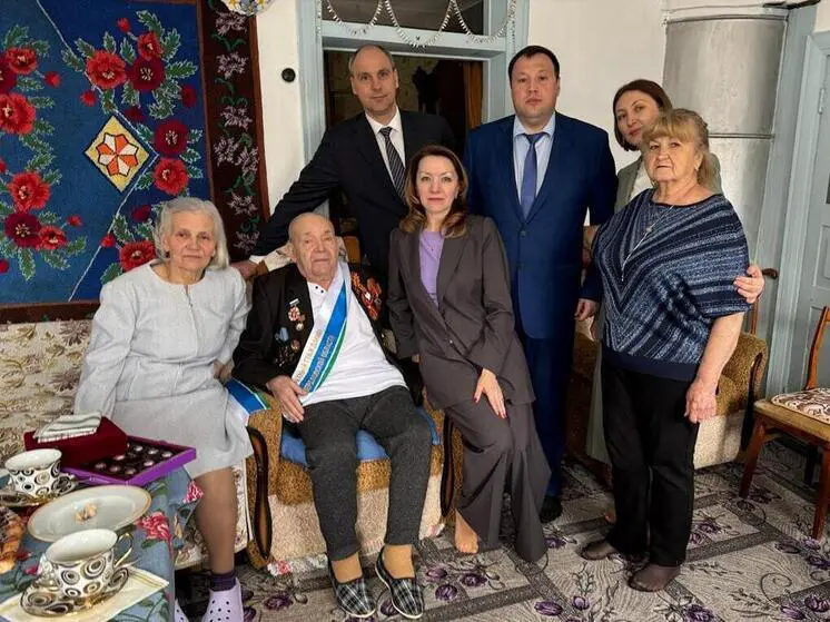 Денис Паслер в родном Североуральске пришел в гости к почетному свердловчанину