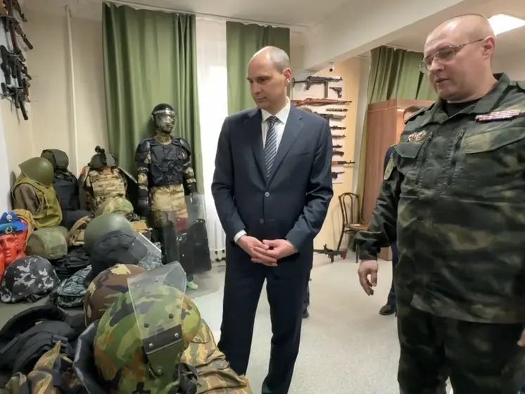 Денис Паслер встретился с тагильскими общественниками, помогающими бойцам СВО