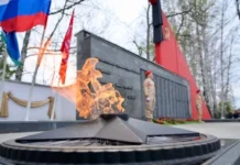 denis pasler zazhyog vechnyj ogon pamyati v sredneuralske v den pobedy-ekaterinburgu-ru-174652222000-0