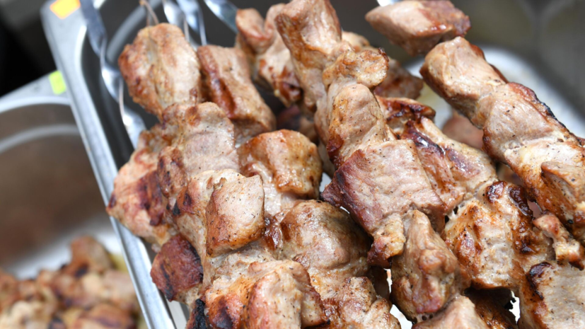 Врач Чуракина назвала напиток, которым лучше всего запивать шашлык