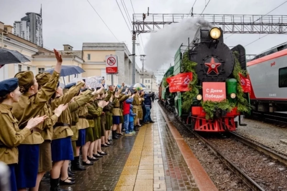 Эшелон Победы с легендарным Т-34 и паровозами Лебедянка встречает десятилетний юбилей-0
