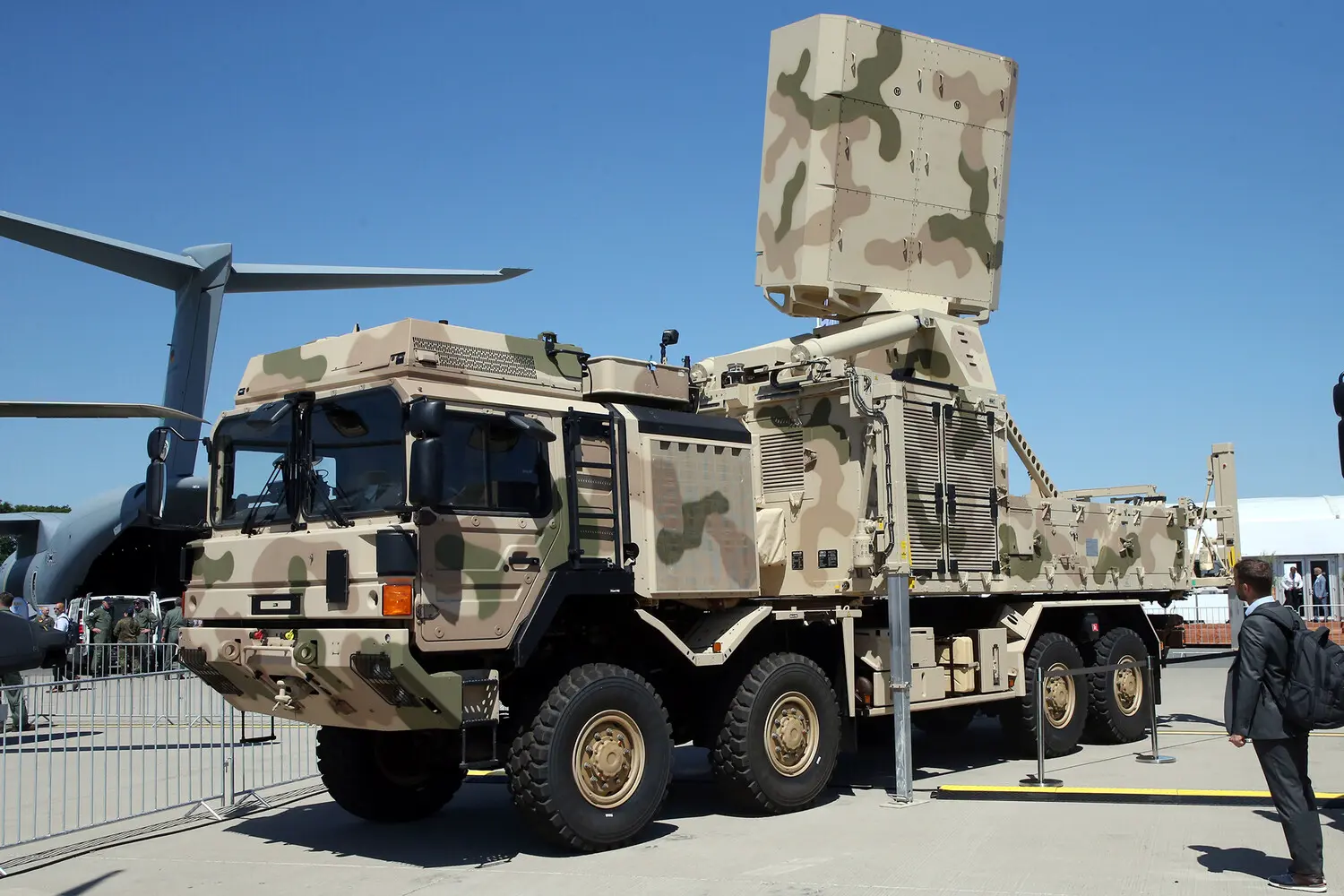 Фридрих Мерц и Зеленский обсуждают новые поставки РСЗО MARS II и IRIS-T Украине-0