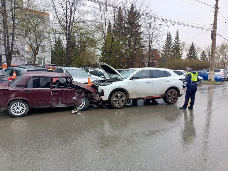 В Нижнем Тагиле произошло ДТП с участием сразу шести автомобилей
