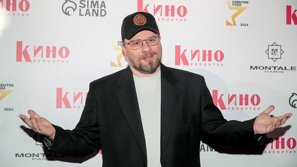 «112»: Машину комика Гарика Харламова облили кефиром в Новой Москве