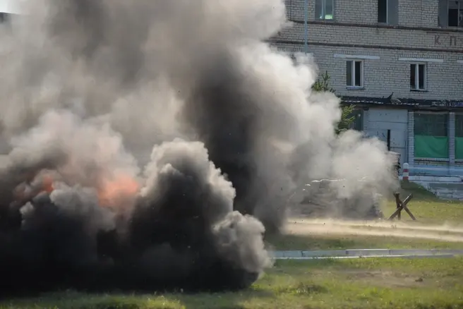 Взрыв произошел во дворе дома, где жил Заур Гурциев | Источник: Артём Устюжанин / E1.RU