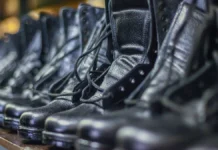 gleb kalyuzhnyj uhodit v armiyu a vitalij milonov prizyvaet deputatov podderzhat novovvedeniya-ekaterinburgu-ru-174843231600-0