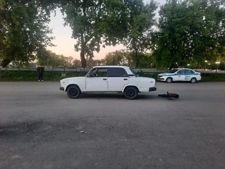 В Зауралье ВАЗ при движении задним ходом сбил мальчика на велосипеде