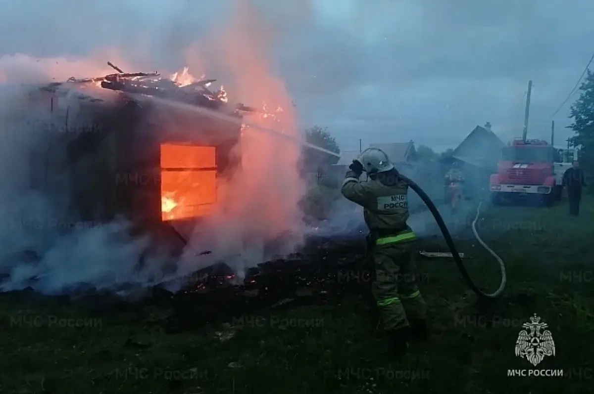 ГУ МЧС Свердловской области успешно устранило 17 возгораний в Екатеринбурге и СНТ «Сосновый бор»-0