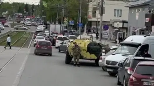 Массовое ДТП с бронетранспортером произошло в Новосибирске