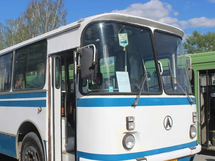 В Екатеринбурге кондуктор автобуса обматерила мать с детьми