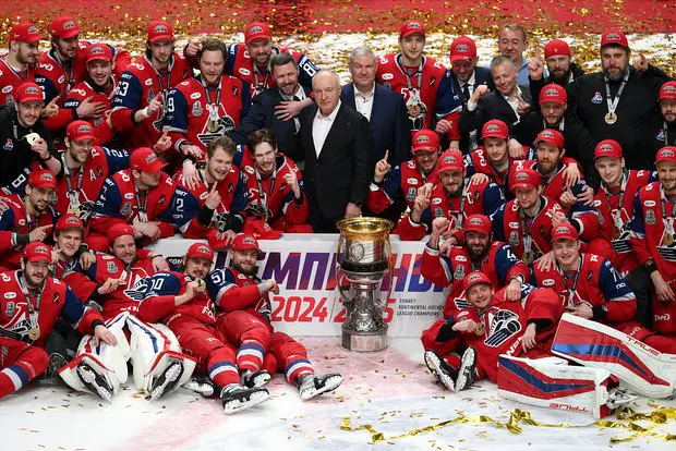 Игроки и тренерский штаб