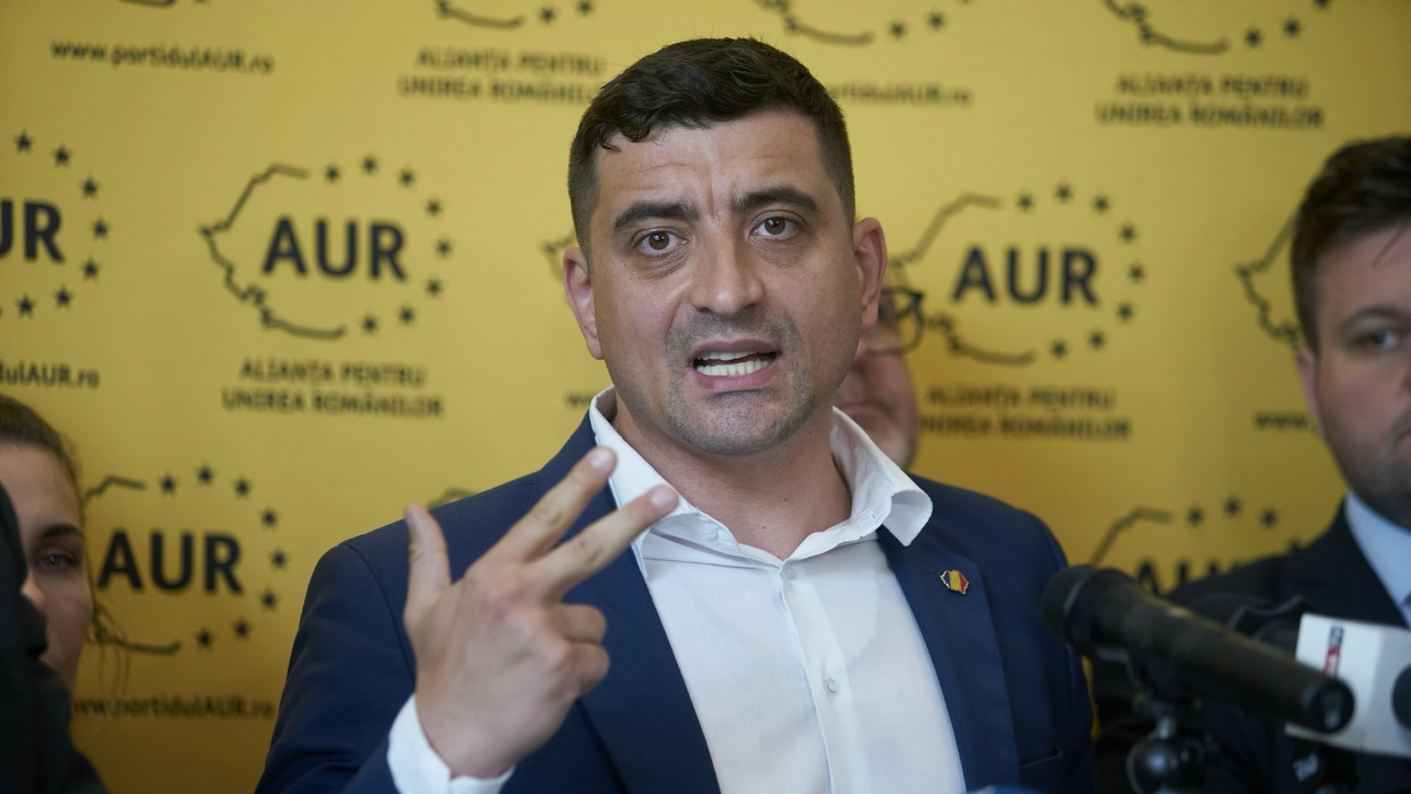 Первый тур президентских выборов в Румынии выиграл кандидат-националист Симион