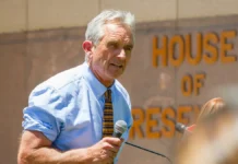 Роберт Кеннеди-младший из Минздрава США удивил отдыхом с внуками в парке Рок-Крик robert kennedimladshij iz minzdrava ssha udivil otdyhom s vnukami v parke rokkrik-ekaterinburgu-ru-174712170300-0