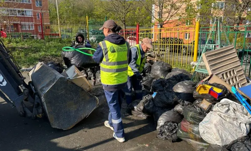 Специалисты СГТ проводят санитарную уборку во Владивостоке Telegram-канал (18+) &quotСодержание Городских Территорий | Владивосток&quot