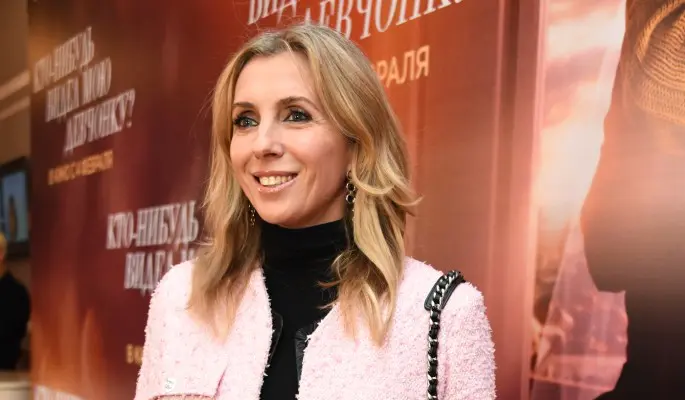 Ставшая мамой в 54 года Бондарчук перестала скрывать лицо сына