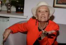 Светлана Светличная получает поддержку близких и врачей в борьбе с болезнью Альцгеймера svetlana svetlichnaya poluchaet podderzhku blizkih i vrachej v borbe s boleznyu alczgejmera-ekaterinburgu-ru-174871482400-0