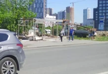 v ekaterinburge na ulicze repina vozle trcz mega nachali demontazh ostanovki-ekaterinburgu-ru-174858808200-0