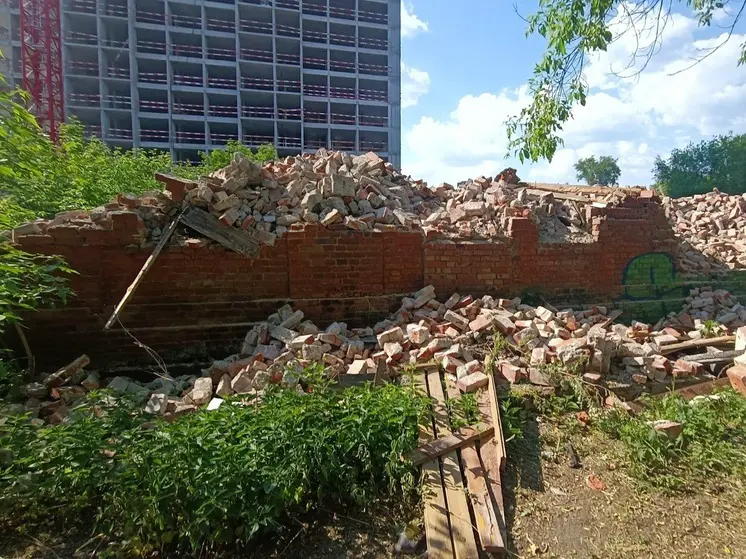 В центре Екатеринбурга снесли два старинных здания