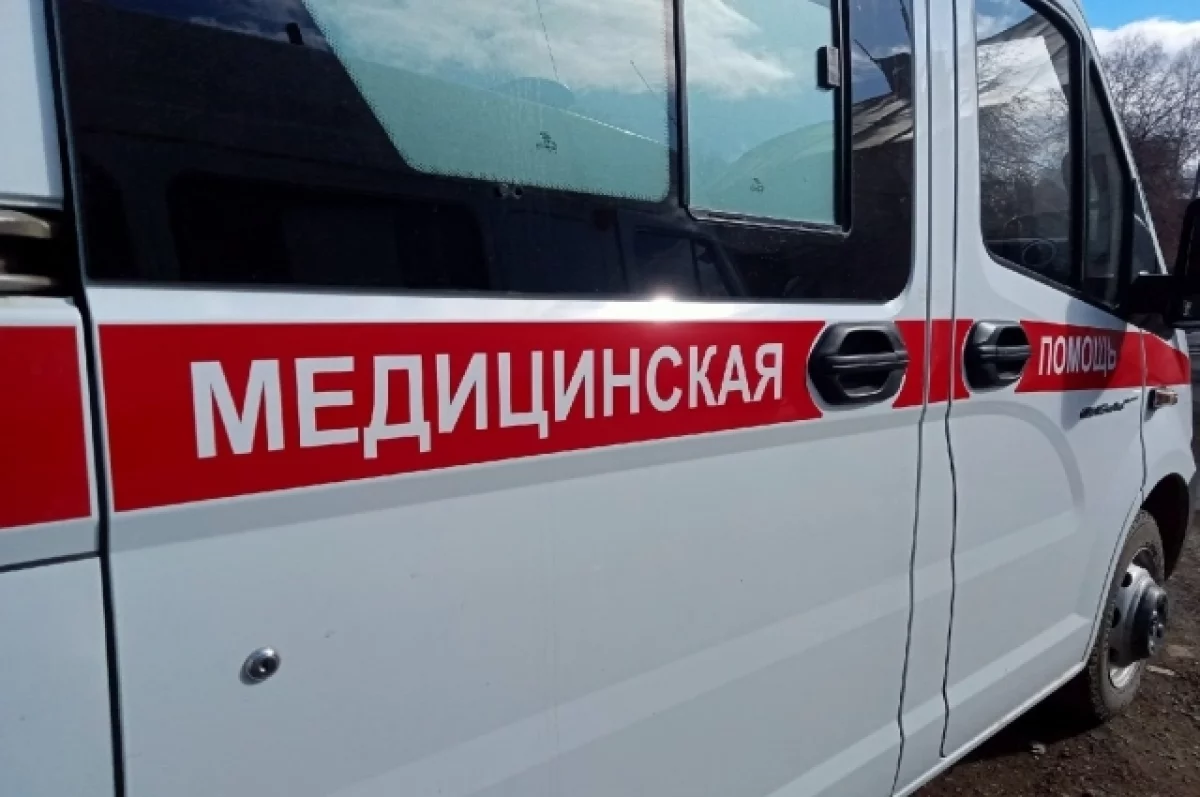 В Екатеринбурге ребёнок пережил падение с пятого этажа, врачи работают над его спасением-0