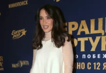 viktoriya dajneko pozdravlyaet alekseya vorobeva i aidu garifullinu s tajnoj svadboj-ekaterinburgu-ru-174813317500-0