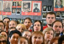 Юлия Козырева и Сергей Мельников о новом формате «Бессмертного полка» в СВАО yuliya kozyreva i sergej melnikov o novom formate bessmertnogo polka v svao-ekaterinburgu-ru-174663100300-0