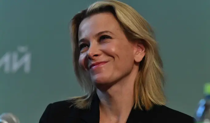 Осчастливившая мужа Юлия Высоцкая отмечает: родился Леша