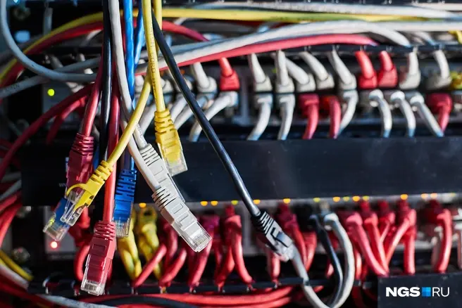 Клиенты АСВТ жалуются, что из-за отсутствия интернета не могут даже сходить в магазин | Источник: Александр Ощепков / NGS.RU