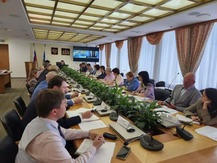 Денис Паслер и Алексей Шмыков разрабатывают новую стратегию развития Свердловской области до 2035 года-0