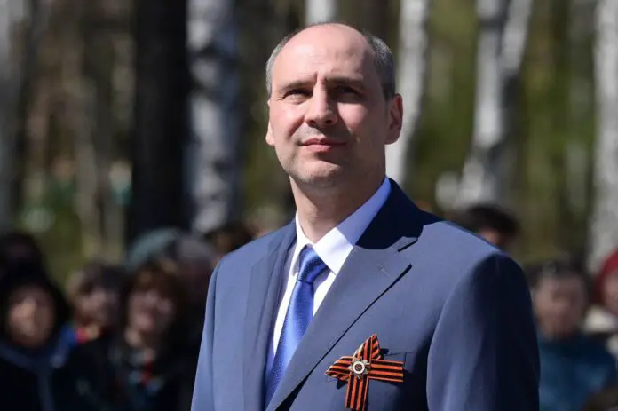 Денис Паслер поздравил жителей Свердловской области с Днем России-0