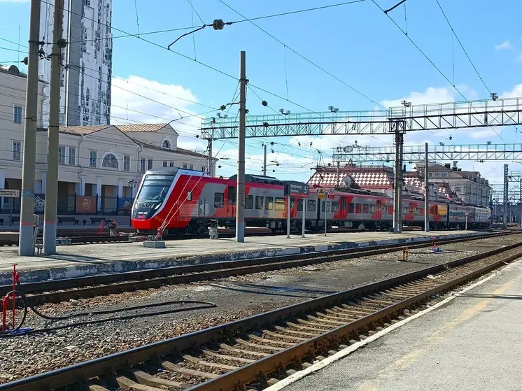 В июньские праздники на СвЖД назначены дополнительные электрички