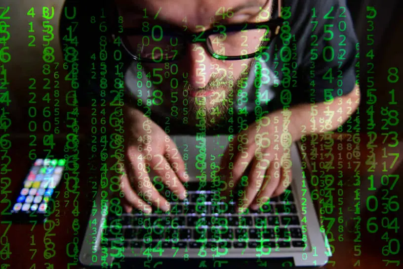 Эксперты Алексей Мунтян, Юрий Шабалин и Google рассматривают киберугрозы 2025 года-0