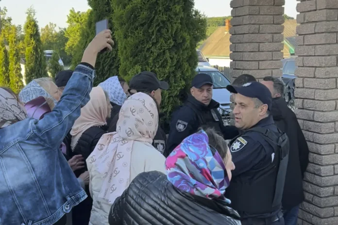 obostrenie v chernoviczkoj oblasti svyazano s obvineniyami v zahvate hramov pczu i romana grishhuka-ekaterinburgu-ru-174878503700-0