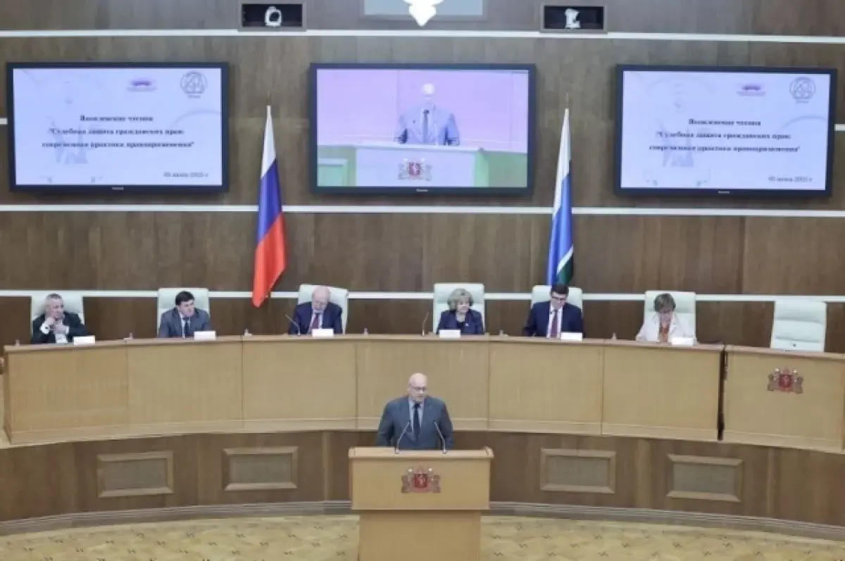 Вениамин Яковлев обсуждает развитие права на Яковлевских чтениях в Свердловской области-0