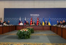 Владимир Мединский и Рустем Умеров ведут острые переговоры России и Украины в Стамбуле vladimir medinskij i rustem umerov vedut ostrye peregovory rossii i ukrainy v stambule-ekaterinburgu-ru-174887144500-0